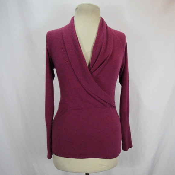 Kinross Sweaters - Kinross Magenta Pink Cashmere V Neck Sweater Small